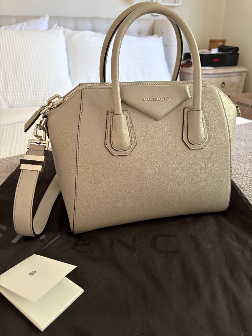 Givenchy Antigona Women's Hand Bag - Picture 3 of 16